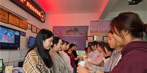 青蓝相接，携手共进——邓元泰镇中心幼儿园举行“师徒结对”启动仪式