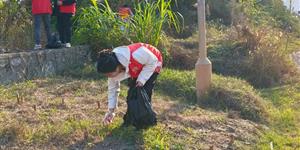 武冈市知联会开展“河小青”志愿服务活动 守护龙溪河清流