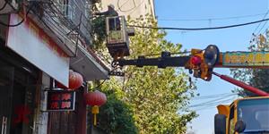 武冈水西门街道大炮台社区：清除高空隐患 守护“头顶安全”