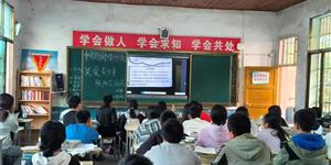 ​关爱青少年，共筑防艾防线——朱溪中学开展世界艾滋病日宣传活动