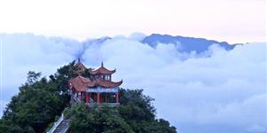 望云山对联下联