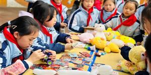 市第二实验小学：雷锋精神润校园 爱心义卖暖童心