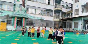 邓元泰镇中心幼儿园开展突击消防演练 全员1分30秒安全撤离 后勤人员同步“充电”强技能