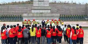 领巾怀先烈， 少年承壮志   （散文）