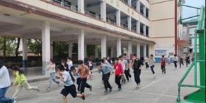 湾头桥镇中心小学开展消防应急疏散演练活动