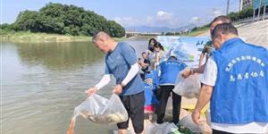 武冈镇南阁放鱼，增殖放流护资江，巡河宣讲倡生态