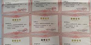 展辉学校六月又传来喜讯：有四位学生荣获“中国中学生作文大赛”大奖！