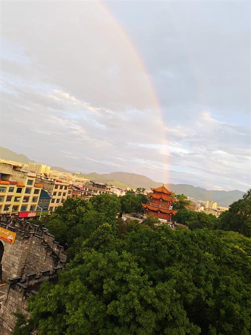 送外卖的学生妹